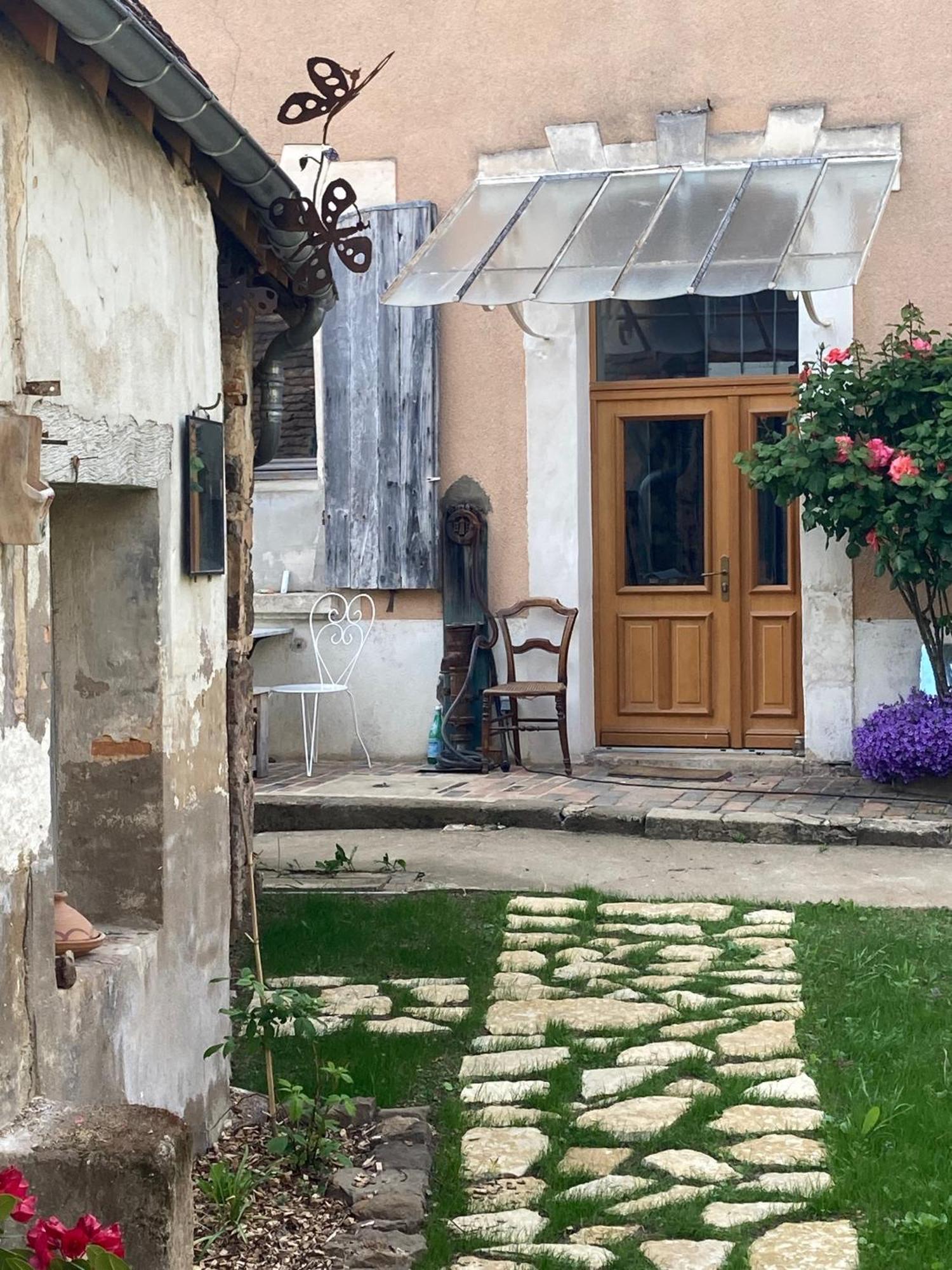 Sur Les Ailes Du Papillon-La Suite Saint-Sauveur-en-Puisaye Exterior foto